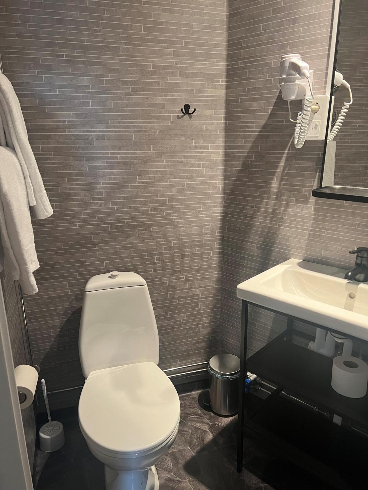 Hotel E-10 By First كيرونا المظهر الخارجي الصورة