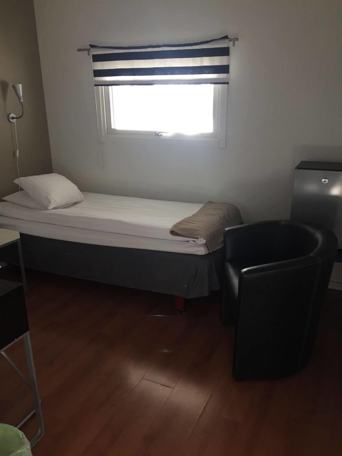 Hotel E-10 By First كيرونا المظهر الخارجي الصورة