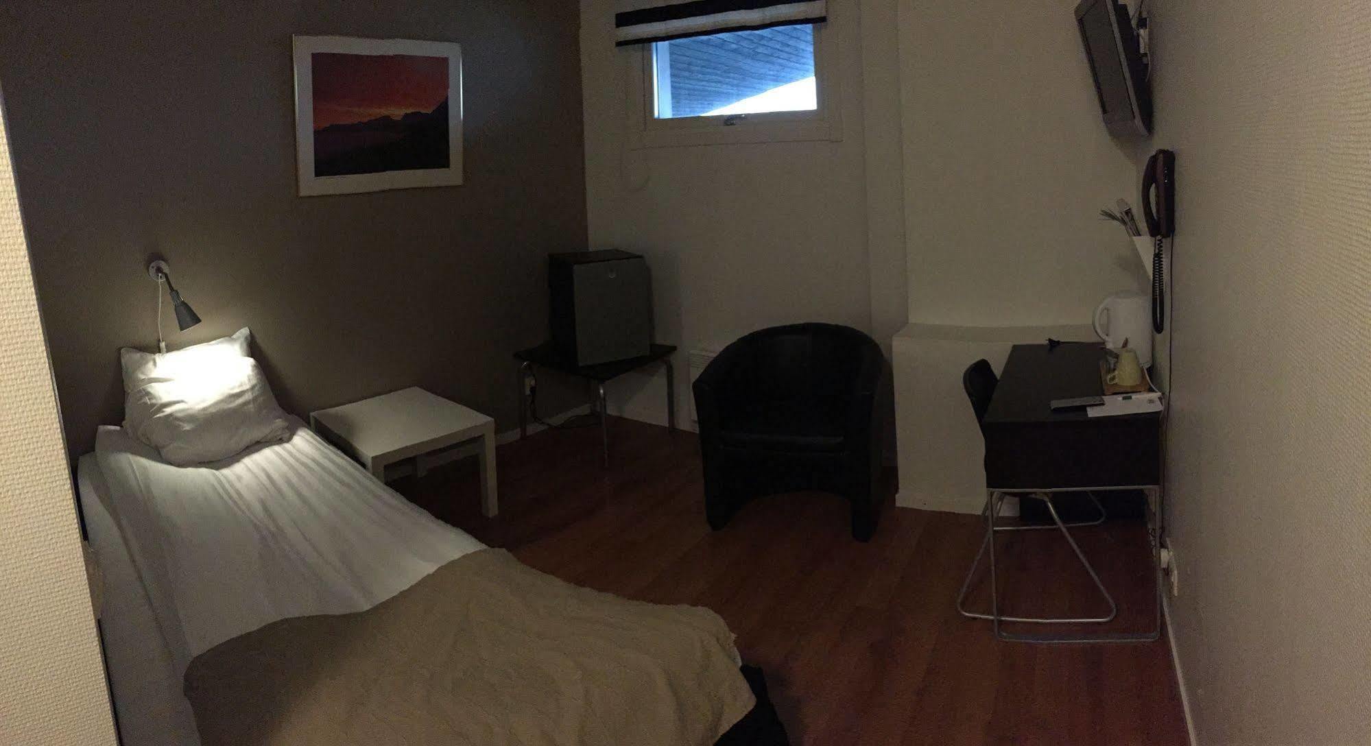 Hotel E-10 By First كيرونا المظهر الخارجي الصورة