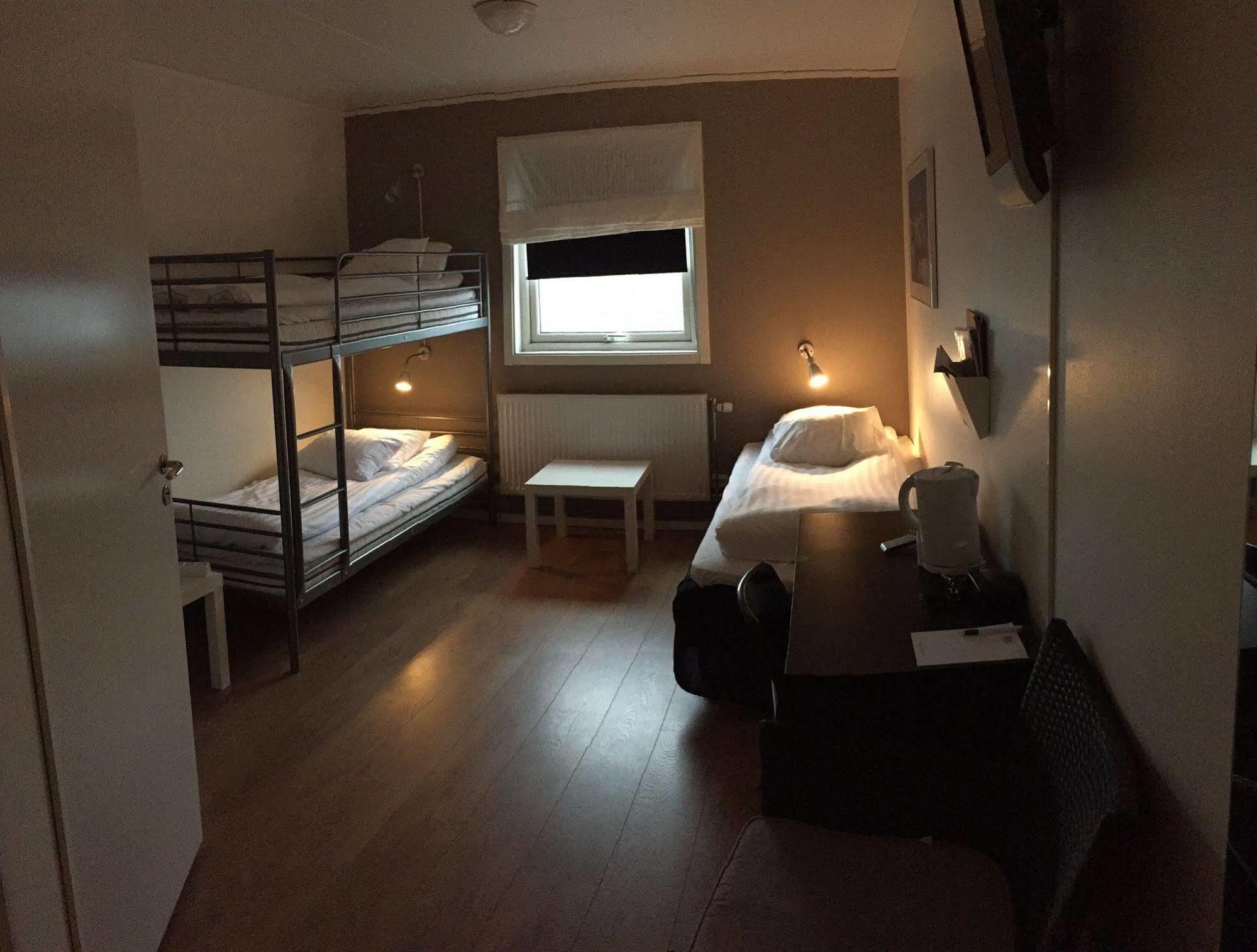 Hotel E-10 By First كيرونا المظهر الخارجي الصورة
