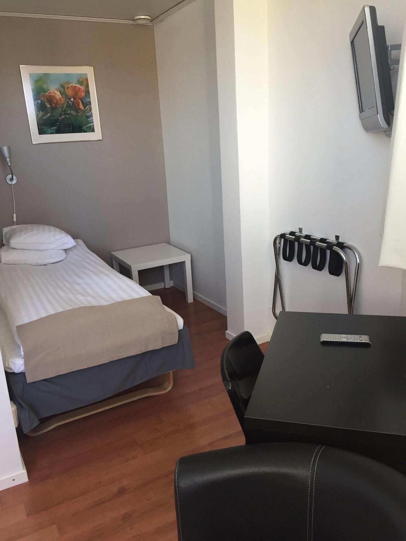 Hotel E-10 By First كيرونا المظهر الخارجي الصورة